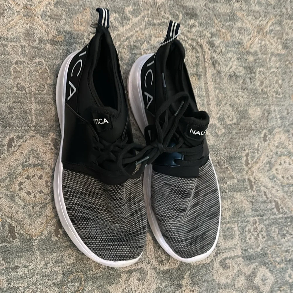 Nautica lace up sneakers size 7.5